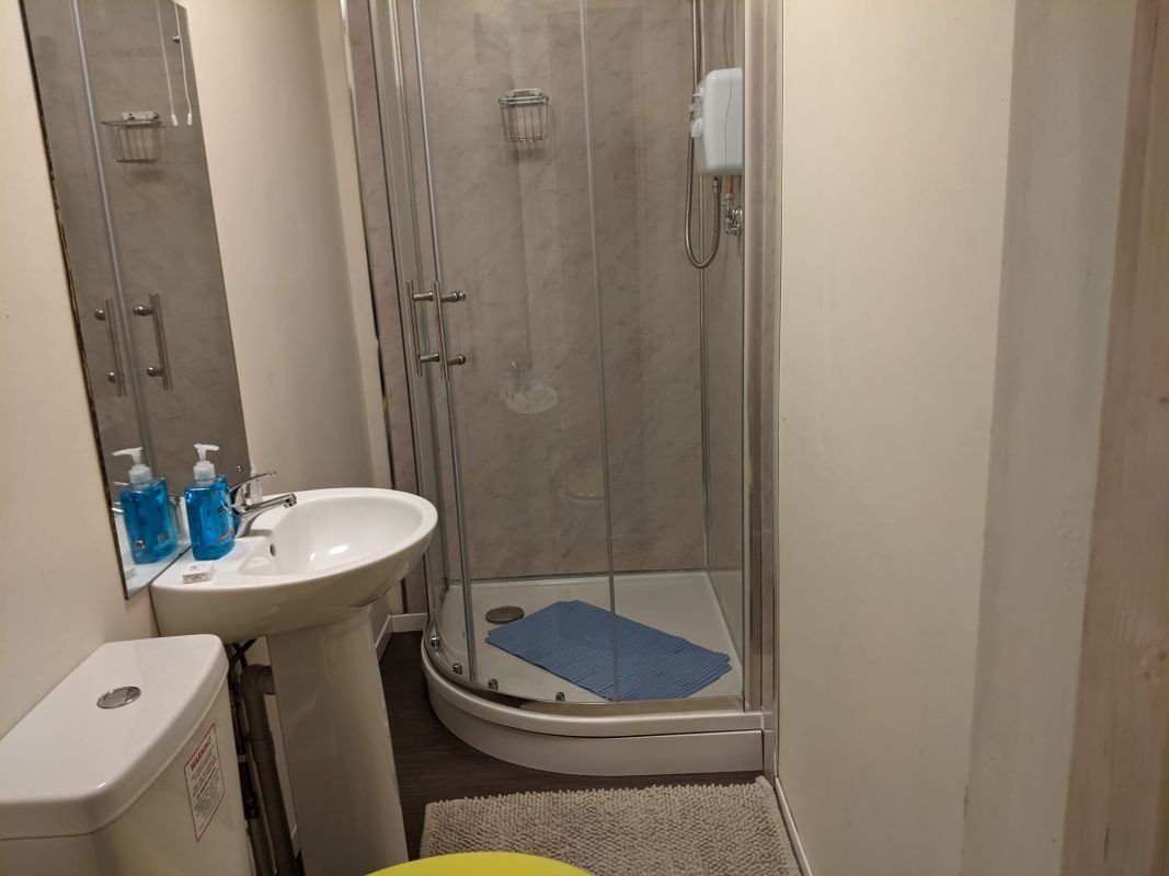 triple room bathroom